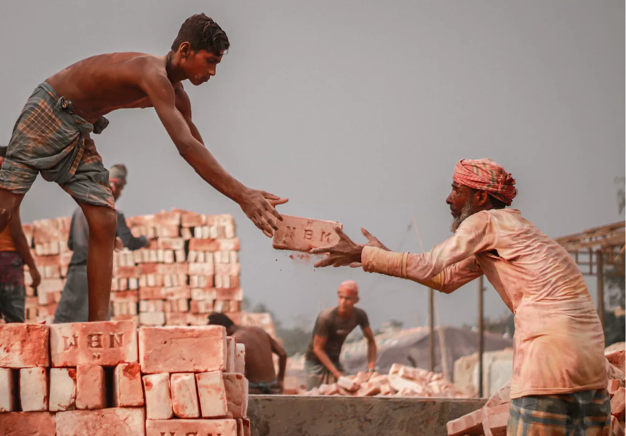 International Labour Day 2024: आज है अंतरराष्ट्रीय मजदूर दिवस, सभी को भेजिए ये शुभकामना संदेश