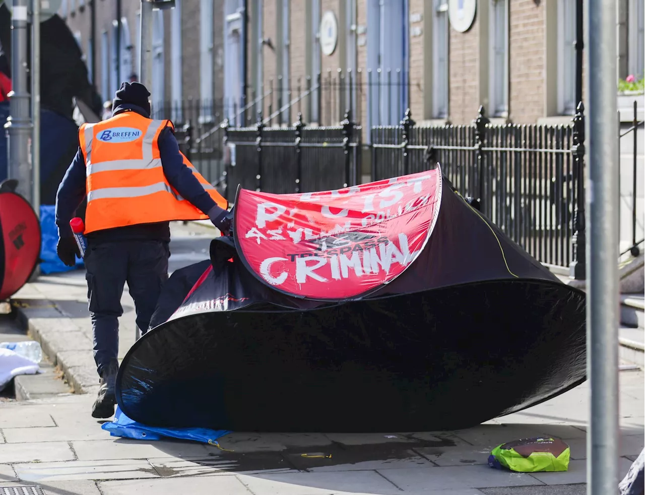 Taoiseach thanks all involved in 'humanitarian operation' on Dublin's Mount Street