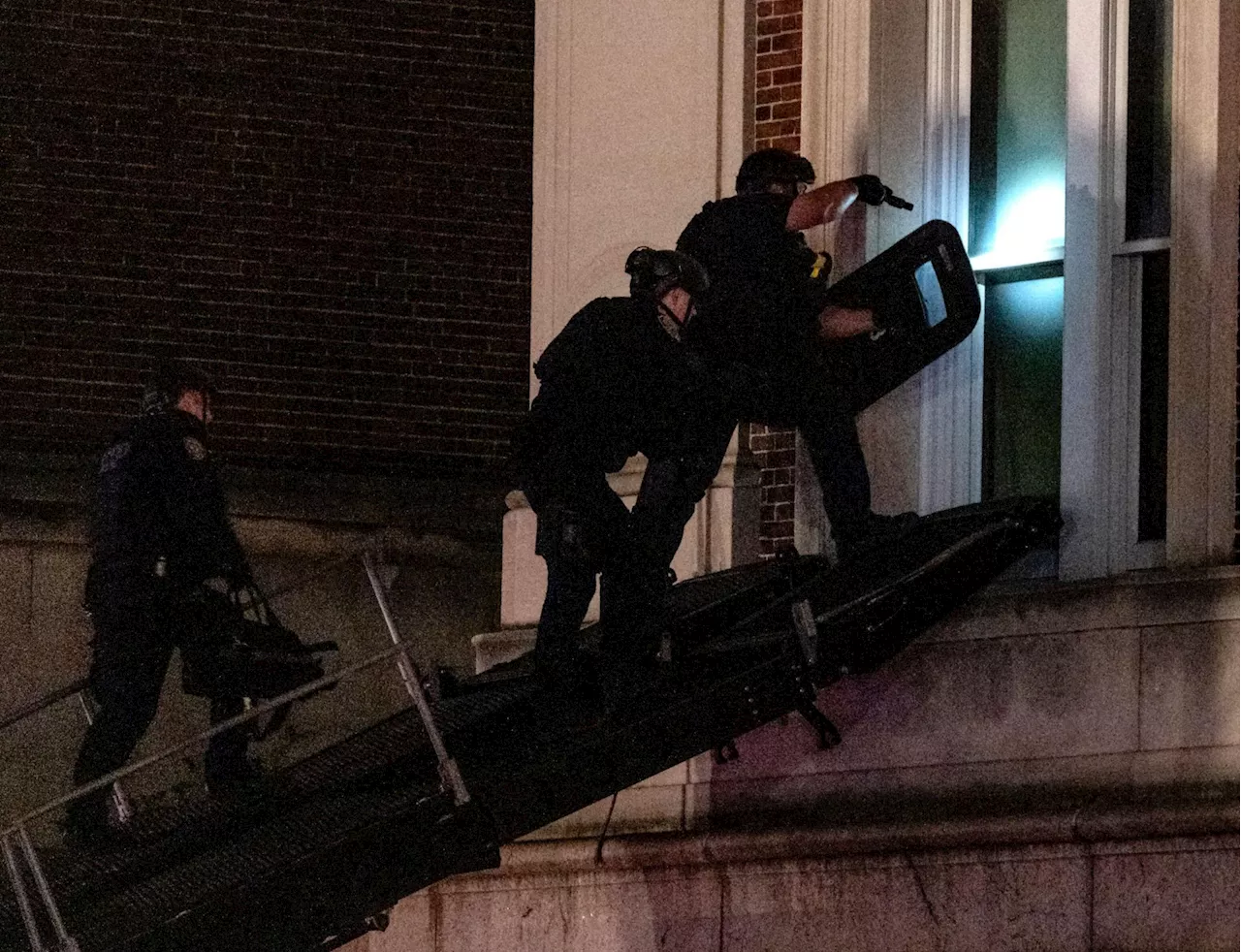 US police raid Columbia University campus to break up pro-Palestinian protest