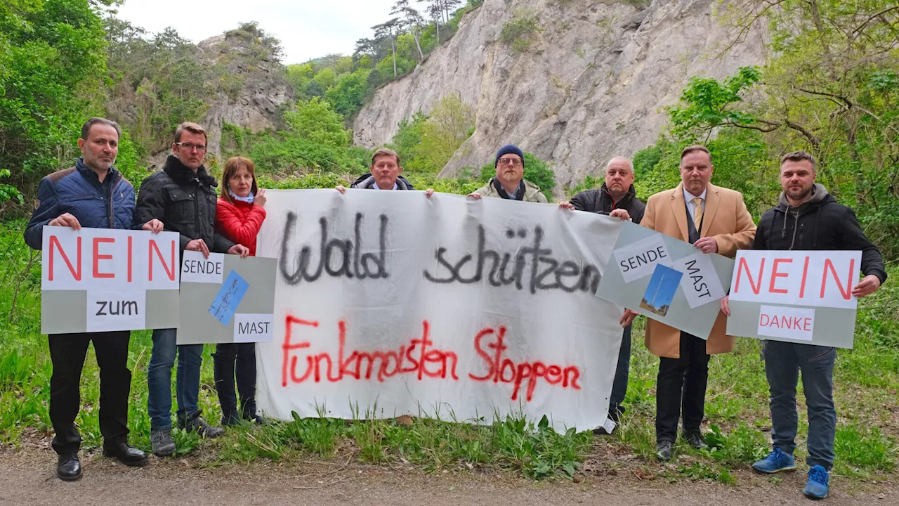 Protest in Mödling gegen Funkmast im Stadtwald