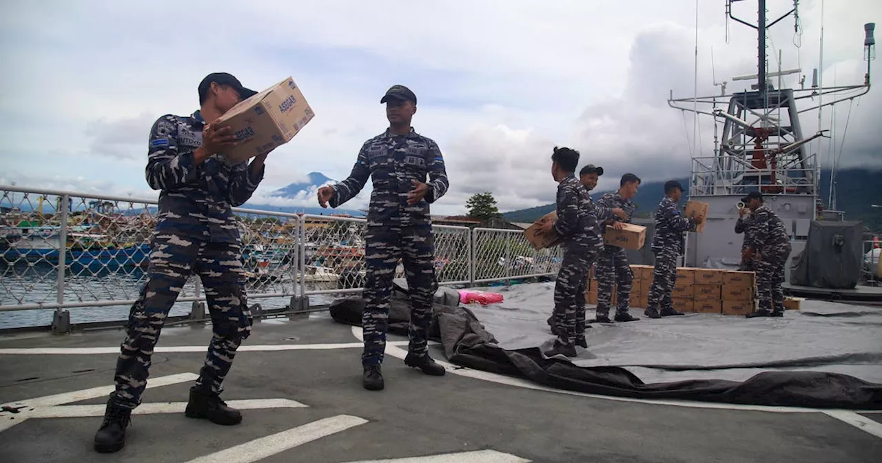 Evacuation continues following Indonesia's Ruang volcano eruption