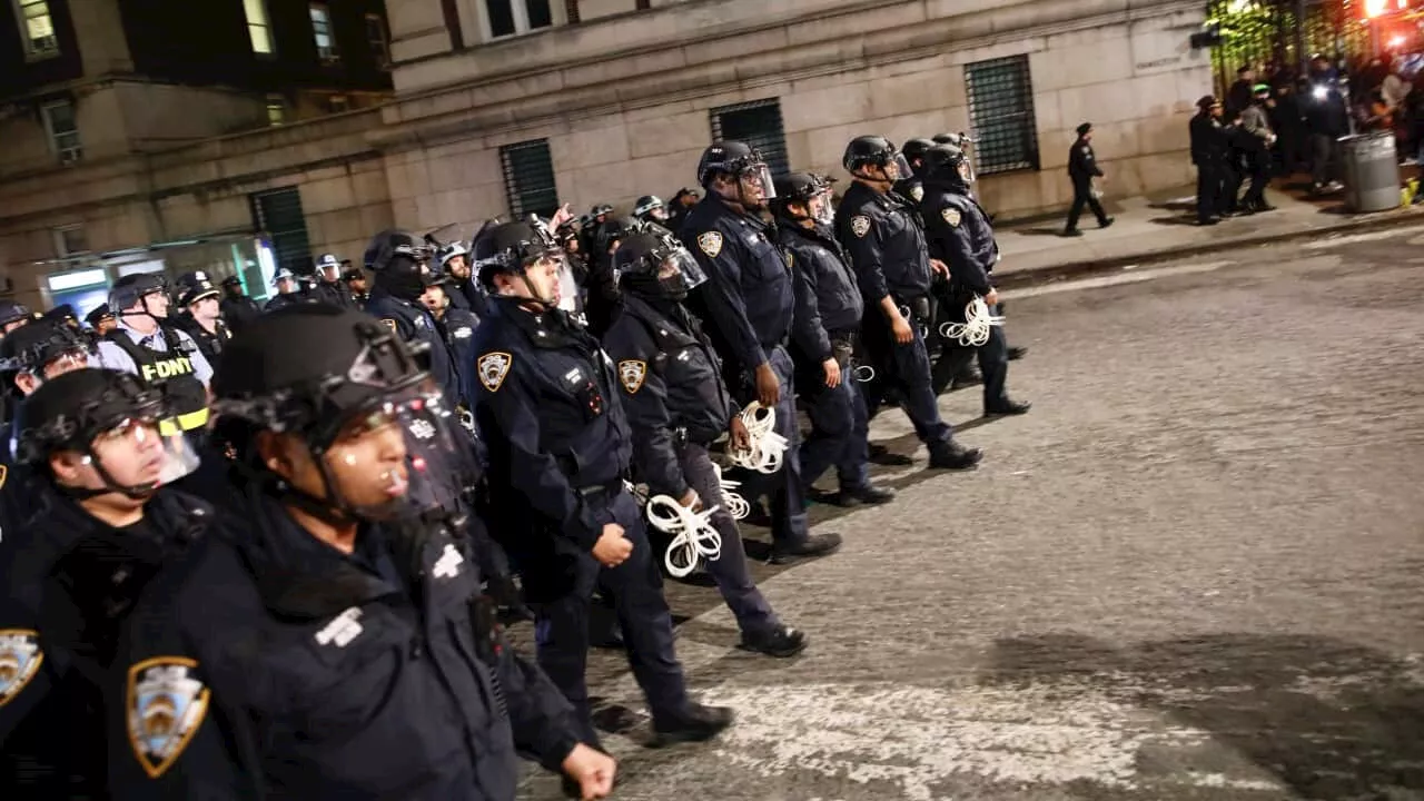 New York Police move in on Columbia protesters to break two-week standoff