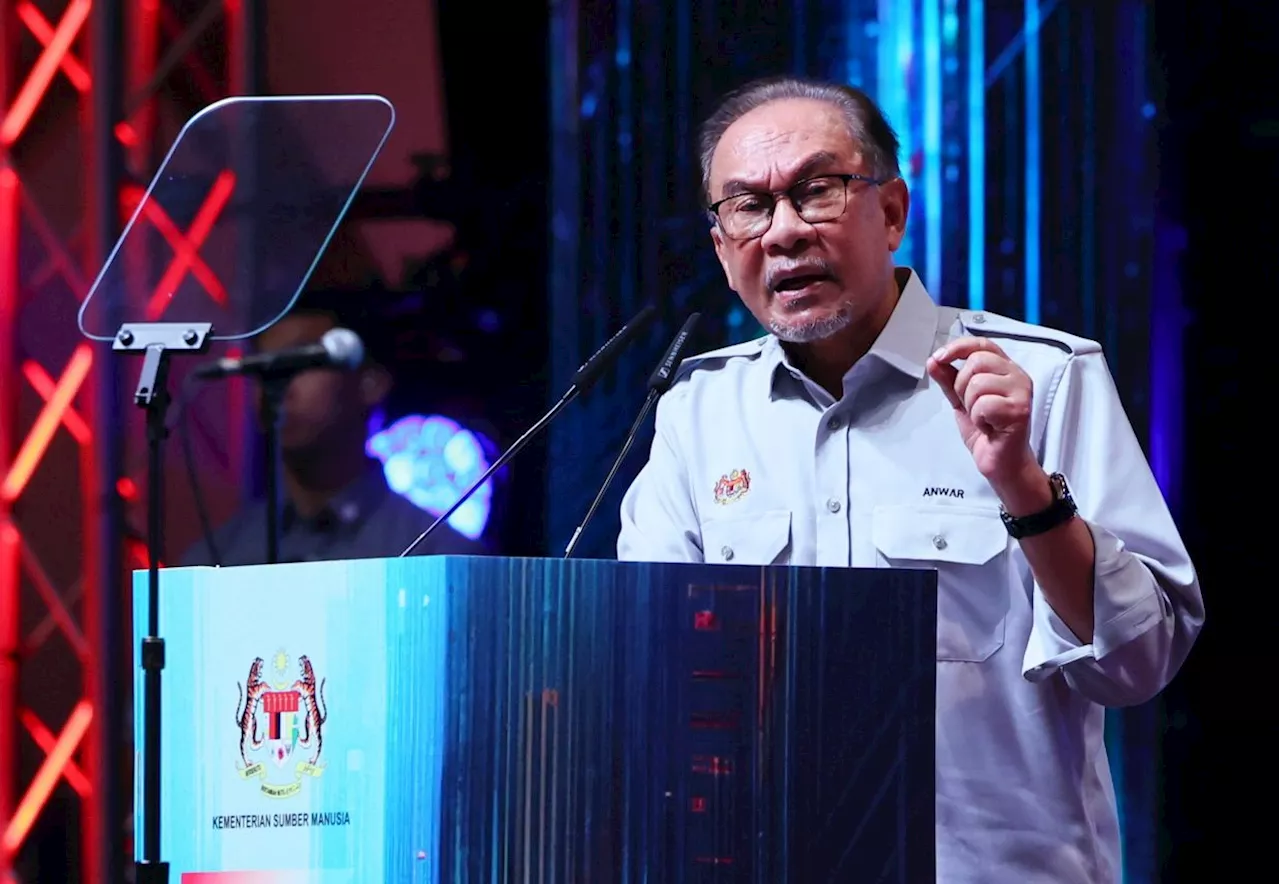 Throw casino fake news culprits in jail, says Anwar