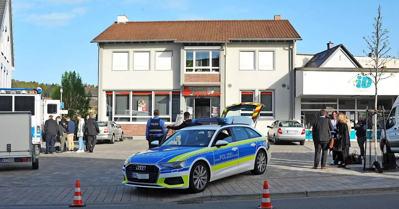 Geldautomaten-Sprenger scheitern bei Sparkasse in Contwig