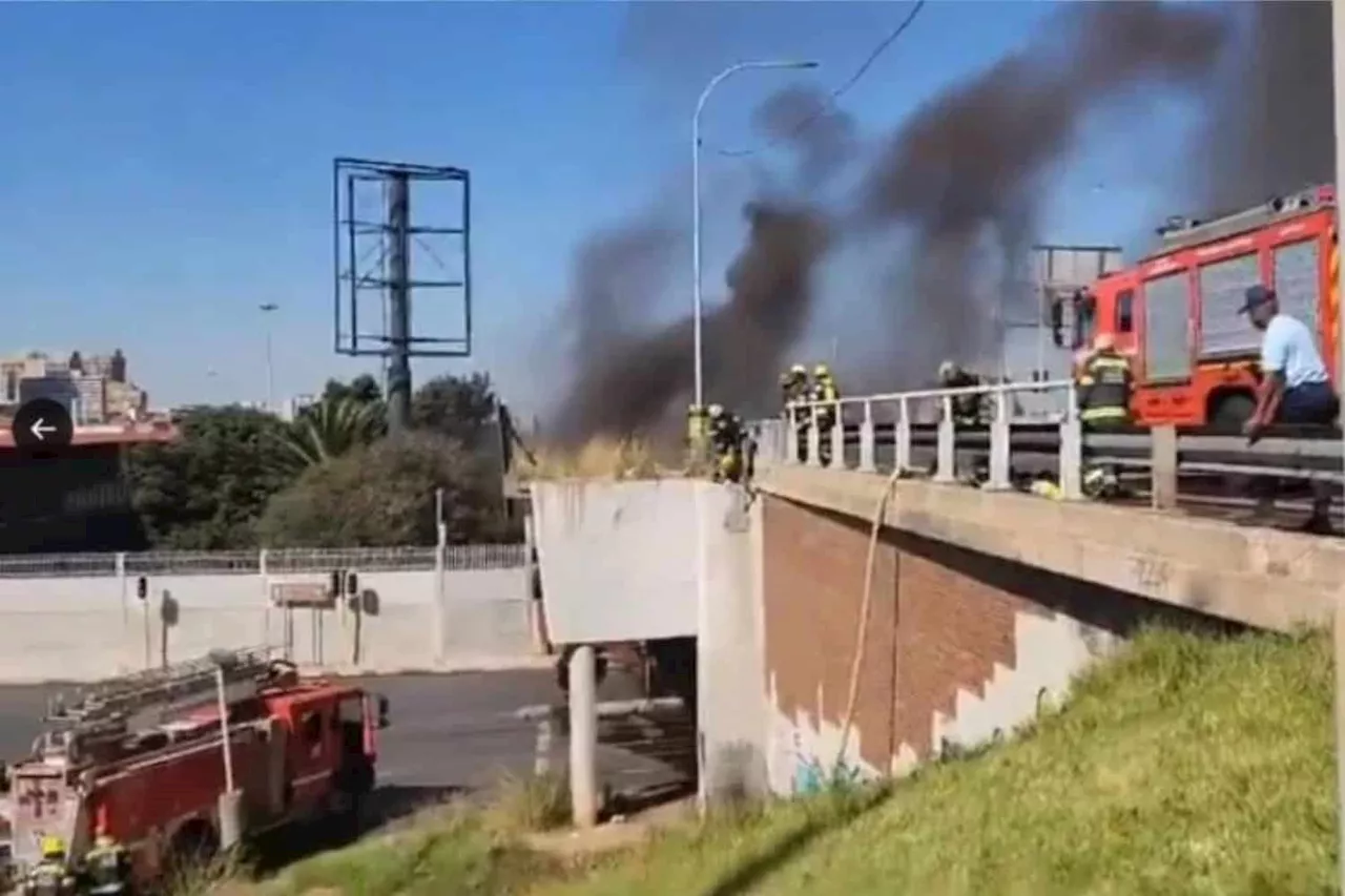 WATCH: City Power suspects fire on M1 highway in Joburg CBD caused by vandals