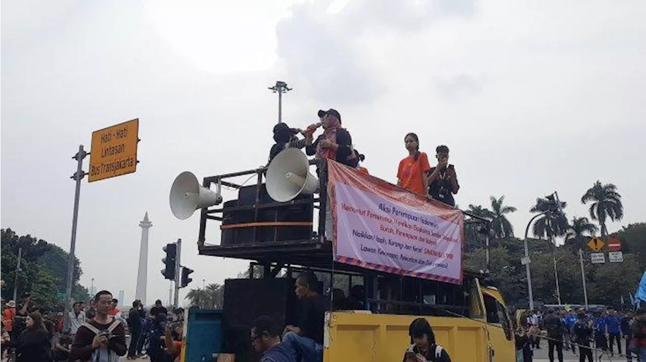 11 Tuntutan Buruh Perempuan dalam Aksi Peringatan Hari Buruh: Naikkan Upah Hingga Kurangi Jam Kerja