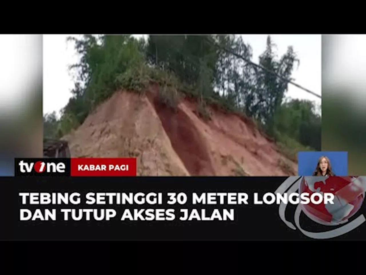 Material Tebing Longsor Menutup Akses Jalan Antar Kabupaten