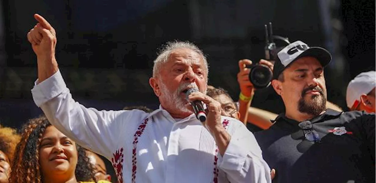 Com servidores federais em greve, Lula participa de ato do 1º de Maio em SP