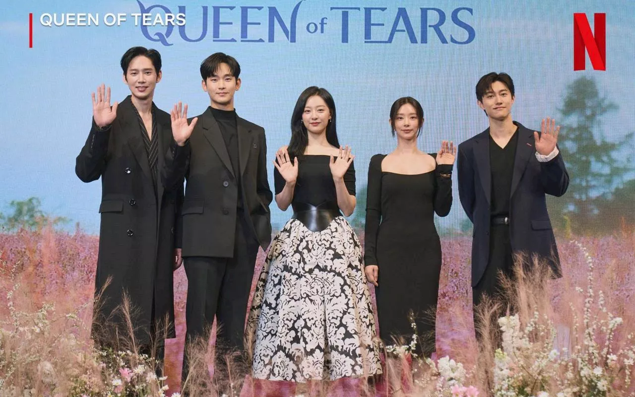 Park Sung Hoon Spill Situasi Grup Chat Kim Soo Hyun, Kim Ji Won, dkk usai 'Queen of Tears' Tamat