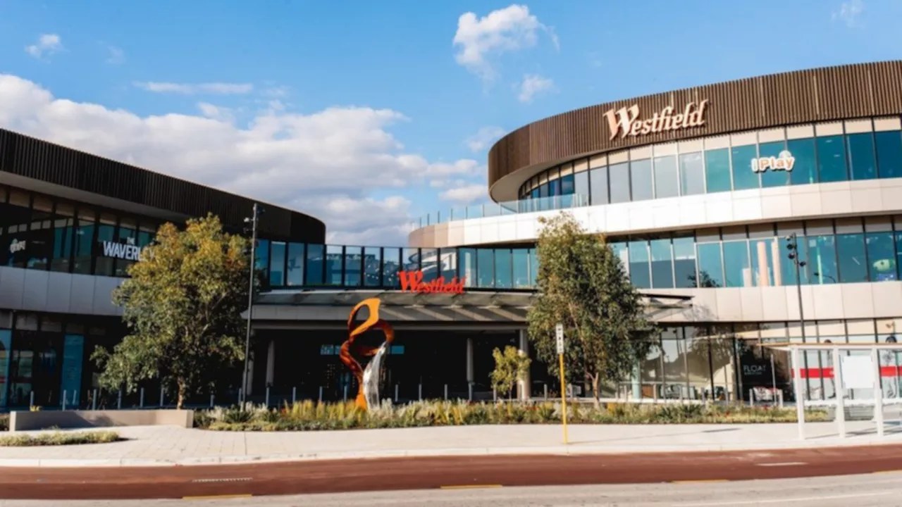 Man slashed across face during knife fight at Westfield Carousel Shopping Centre in Perth