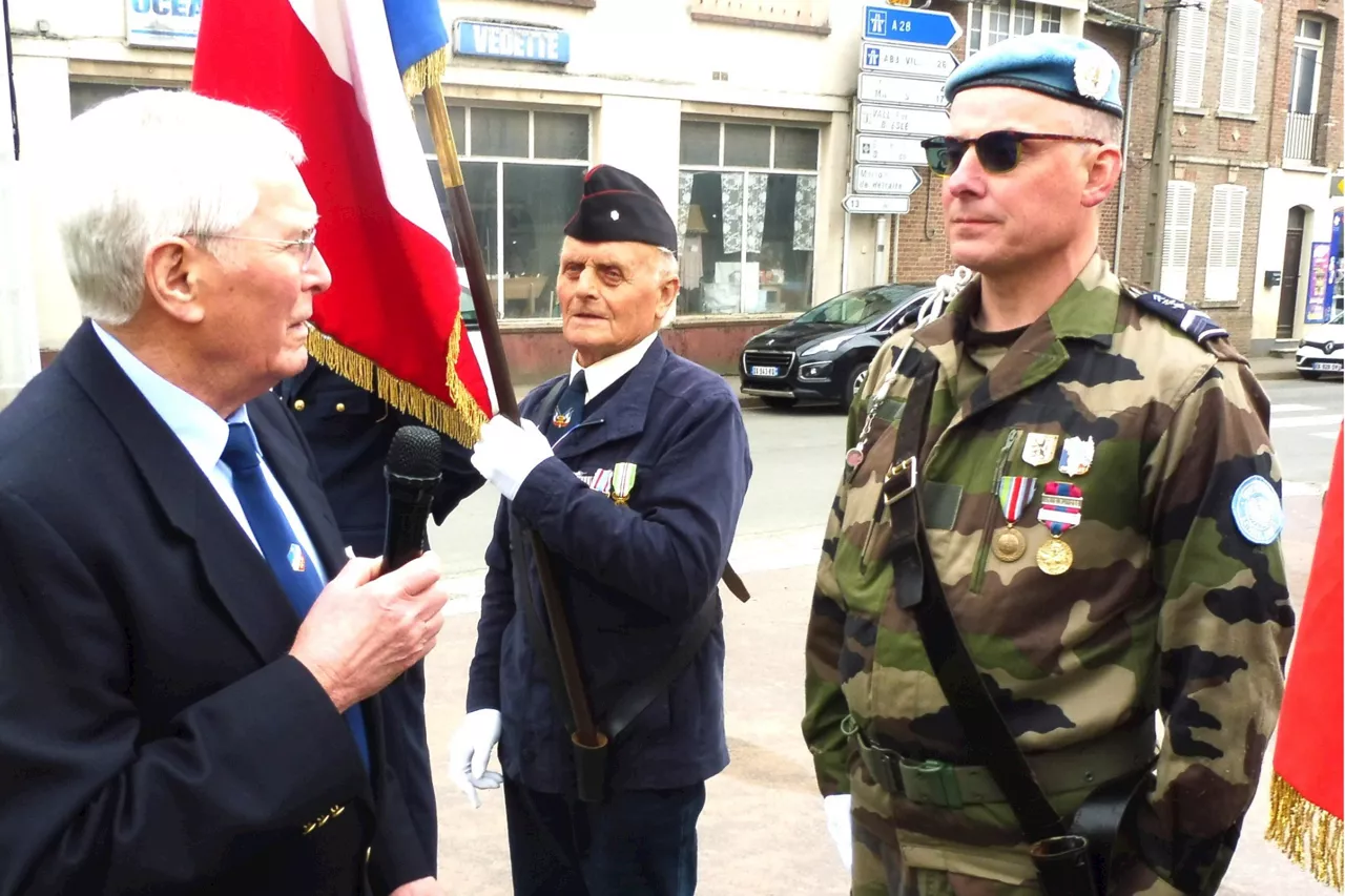 David Corroyer reçoit la médaille de reconnaissance de la Nation, à Oisemont