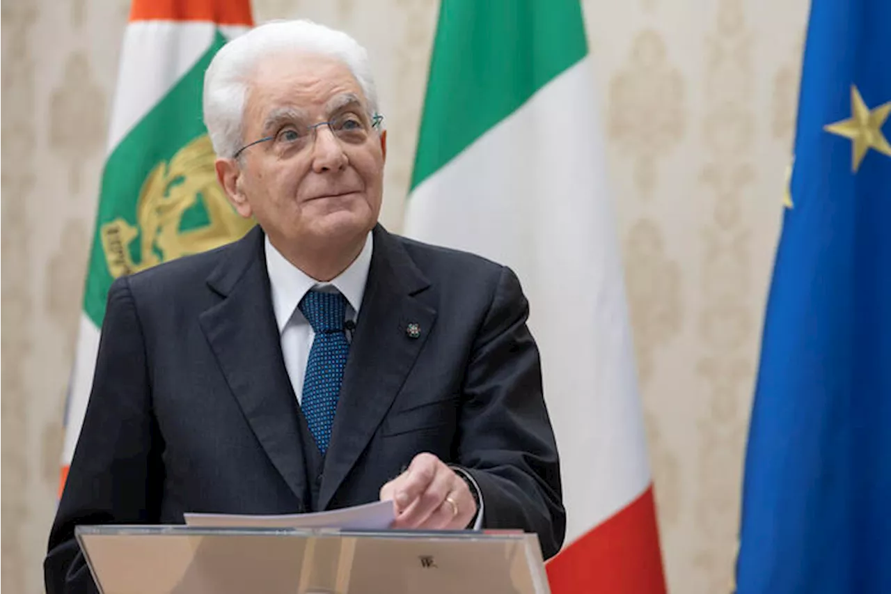 Ovazione per Mattarella al congresso dell'Anm