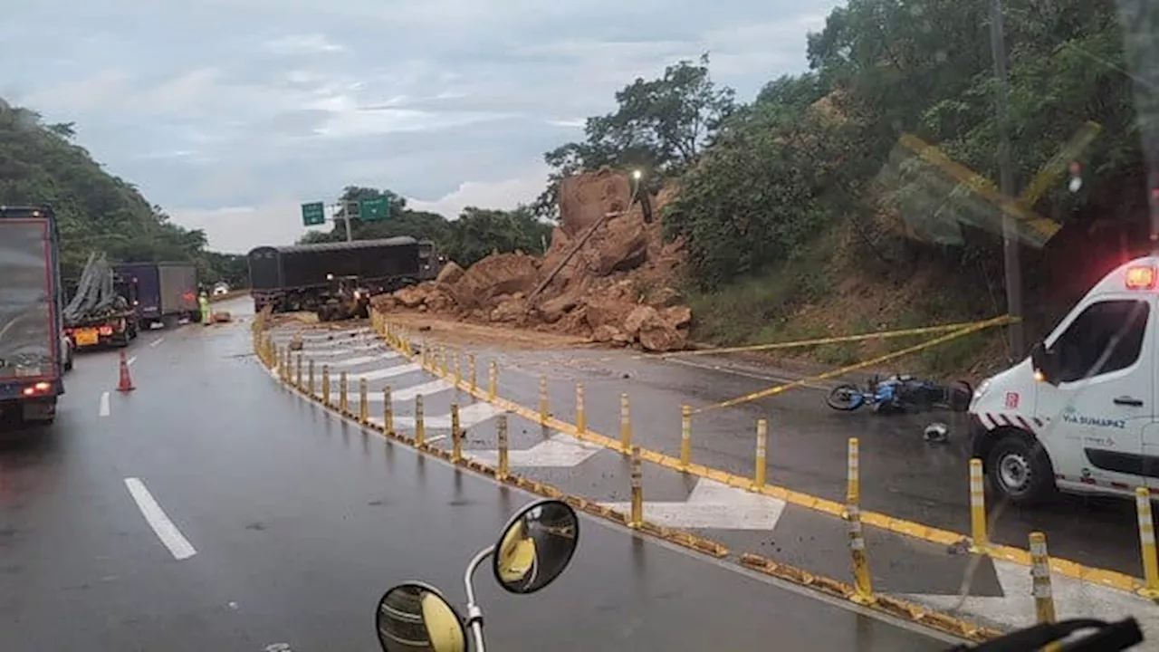 Deslizamientos y problemas en la Vía Bogotá - Girardot comenzando el puente festivo