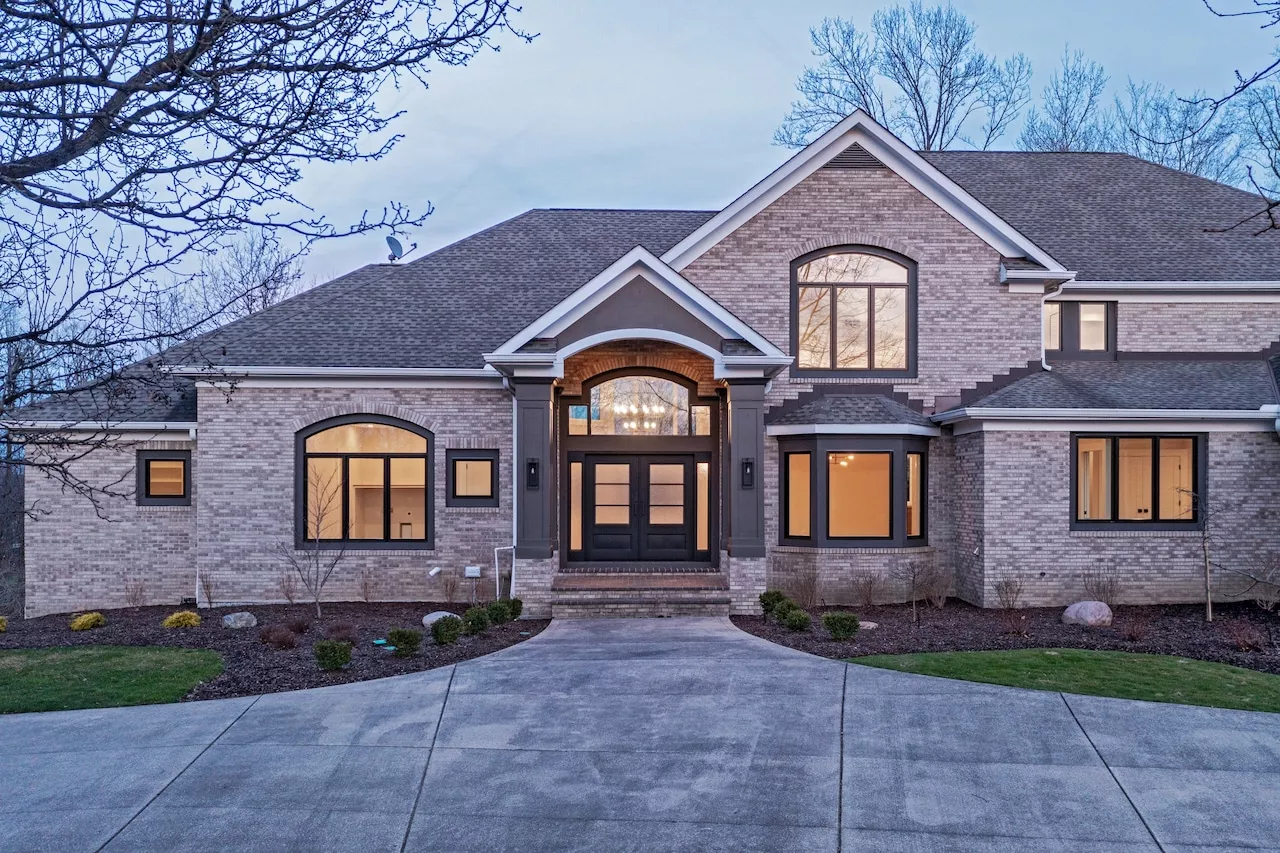 Barrington Golf Club home on 11th fairway asks $2.5 million: House of the Week