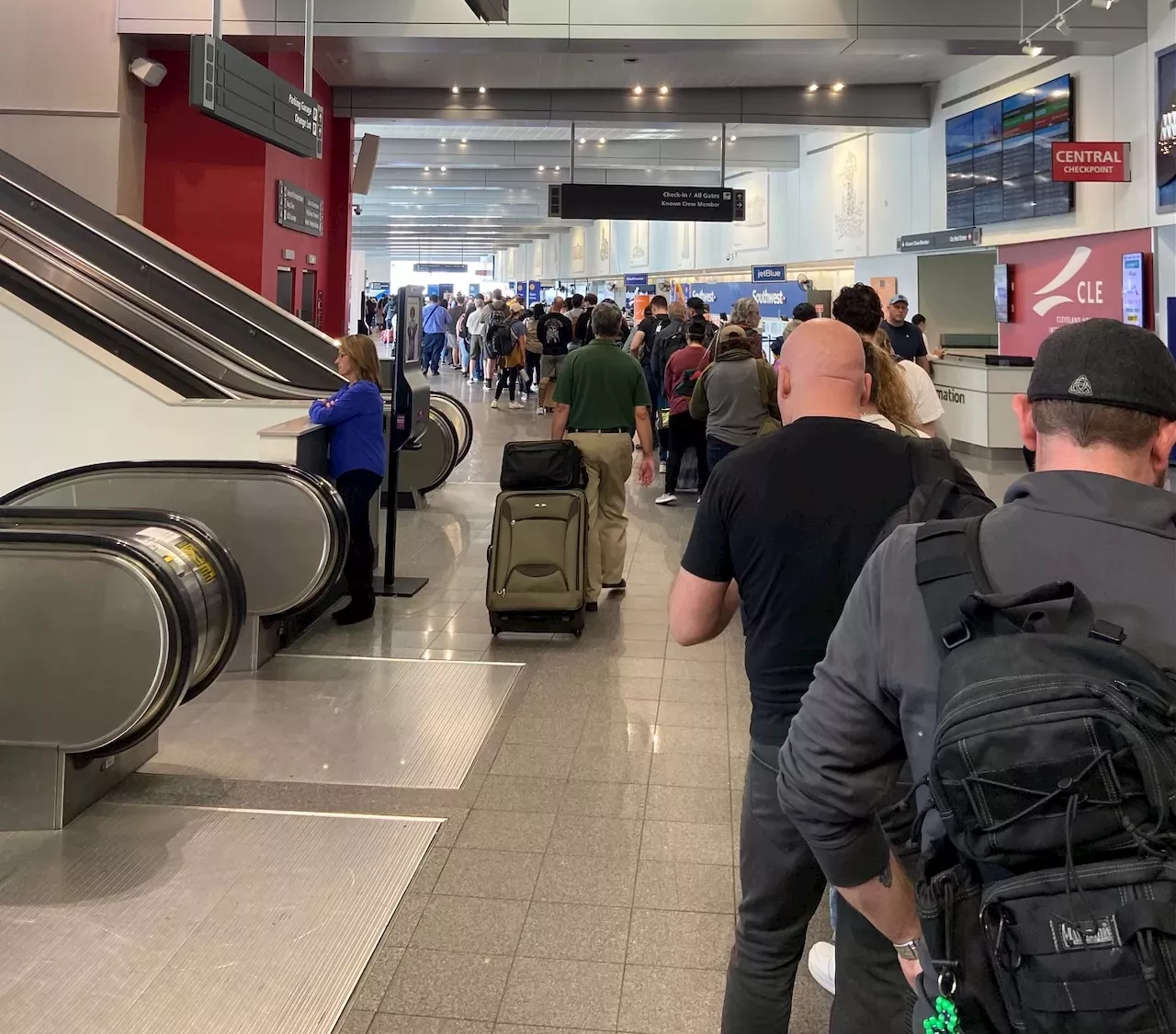 @Yyy: Hurry up and wait: TSA lines grow long as Cleveland Hopkins ...