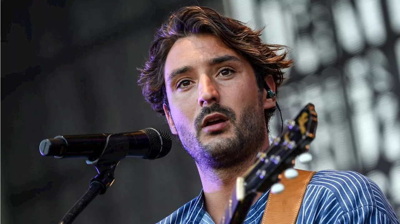 Jérémy Frérot : le chanteur a-t-il demandé la permission à Laure Manaudou avant d'évoquer leur rupture dans une chanson ?