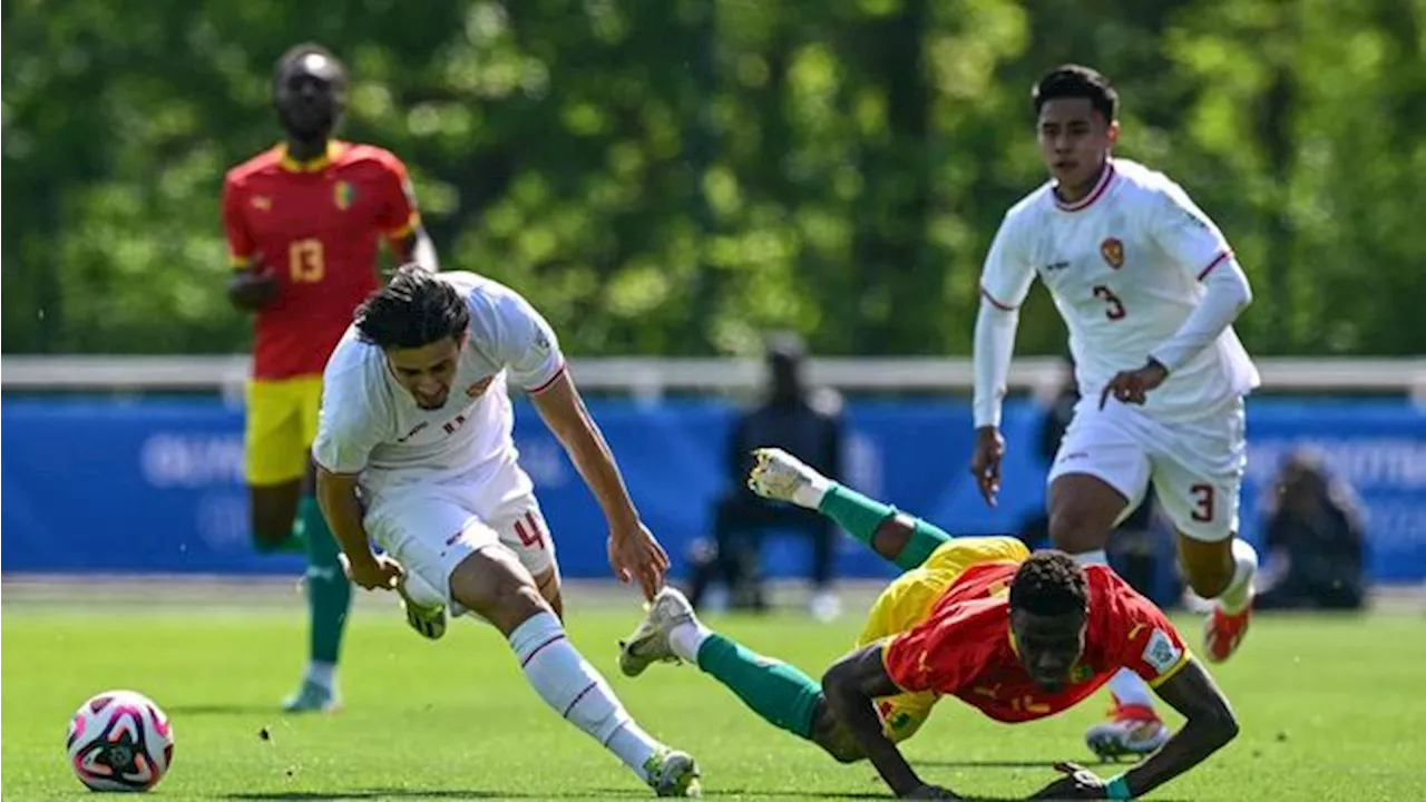 Momen 'Save' Heroik Nathan Tjoe A On di Indonesia vs Guinea