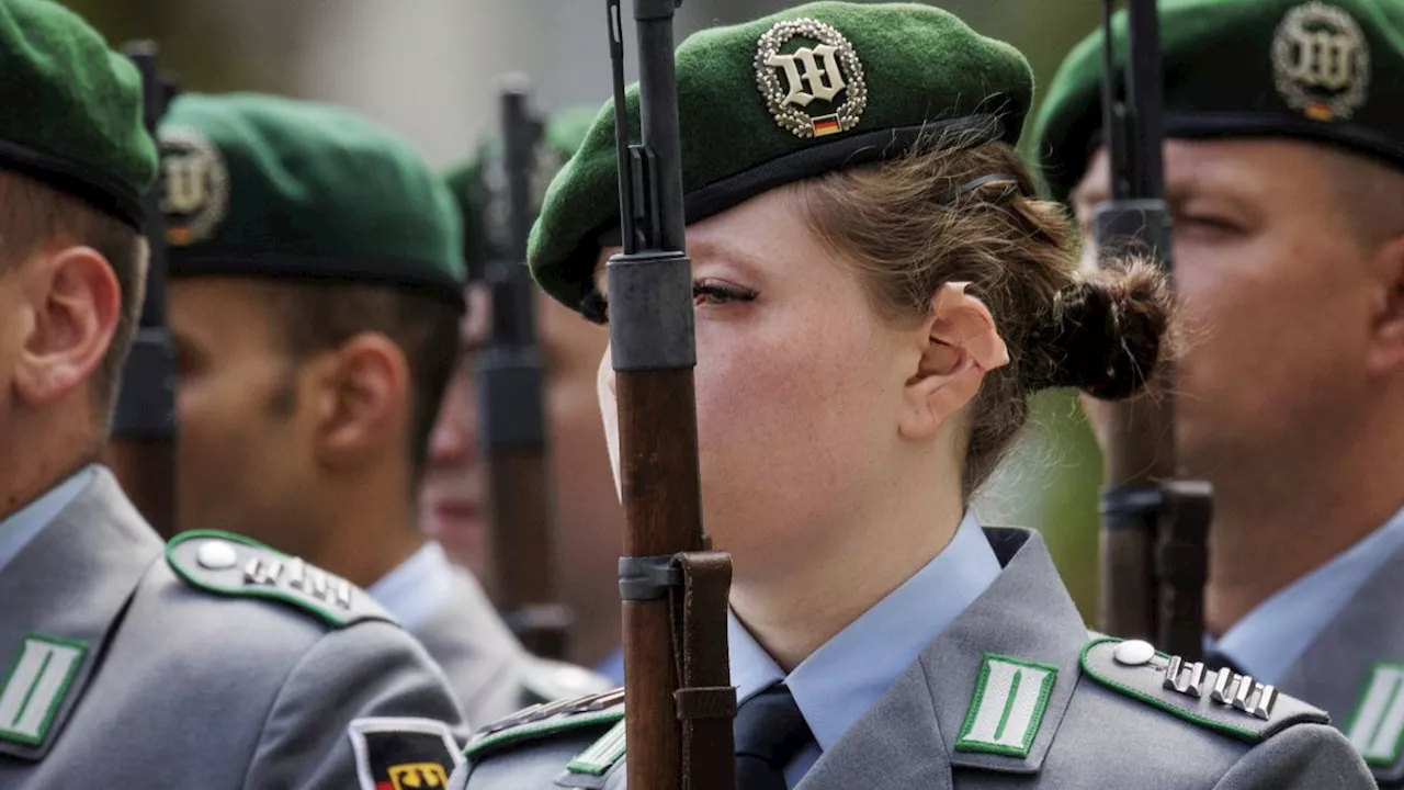 Quote verfehlt: Wehrbeauftragte kritisiert Frauenmangel bei der Bundeswehr