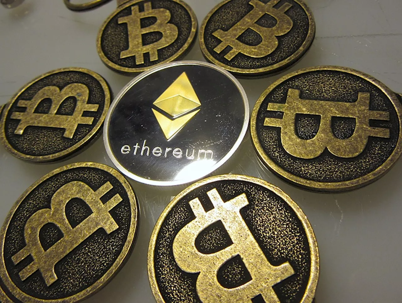 Ethereum declines briefly, underperforms Bitcoin in key metrics