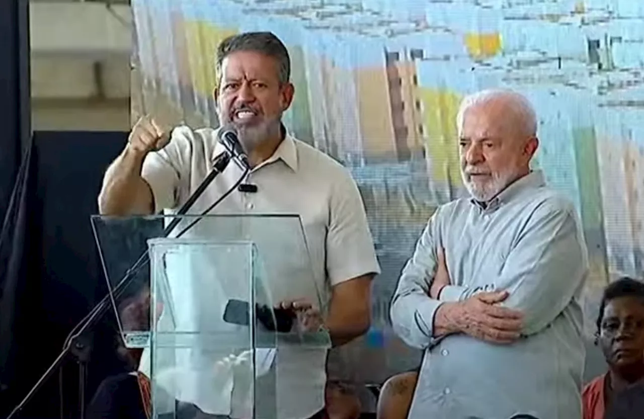 Em Maceió, Lula defende Lira de vaias durante evento de entrega de moradias populares