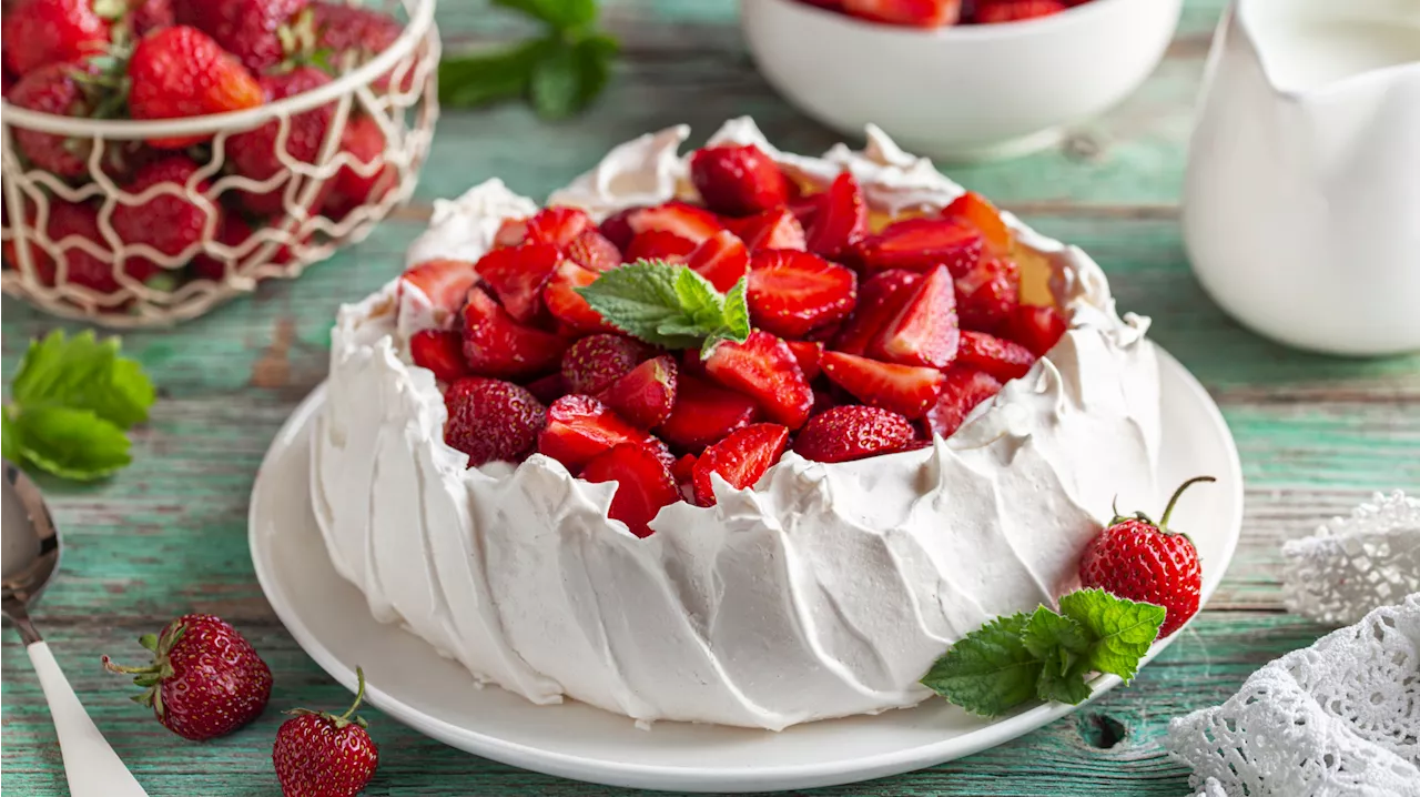 Pavlova mit frischen Erdbeeren: So einfach gelingt der luftige Dessert-Traum