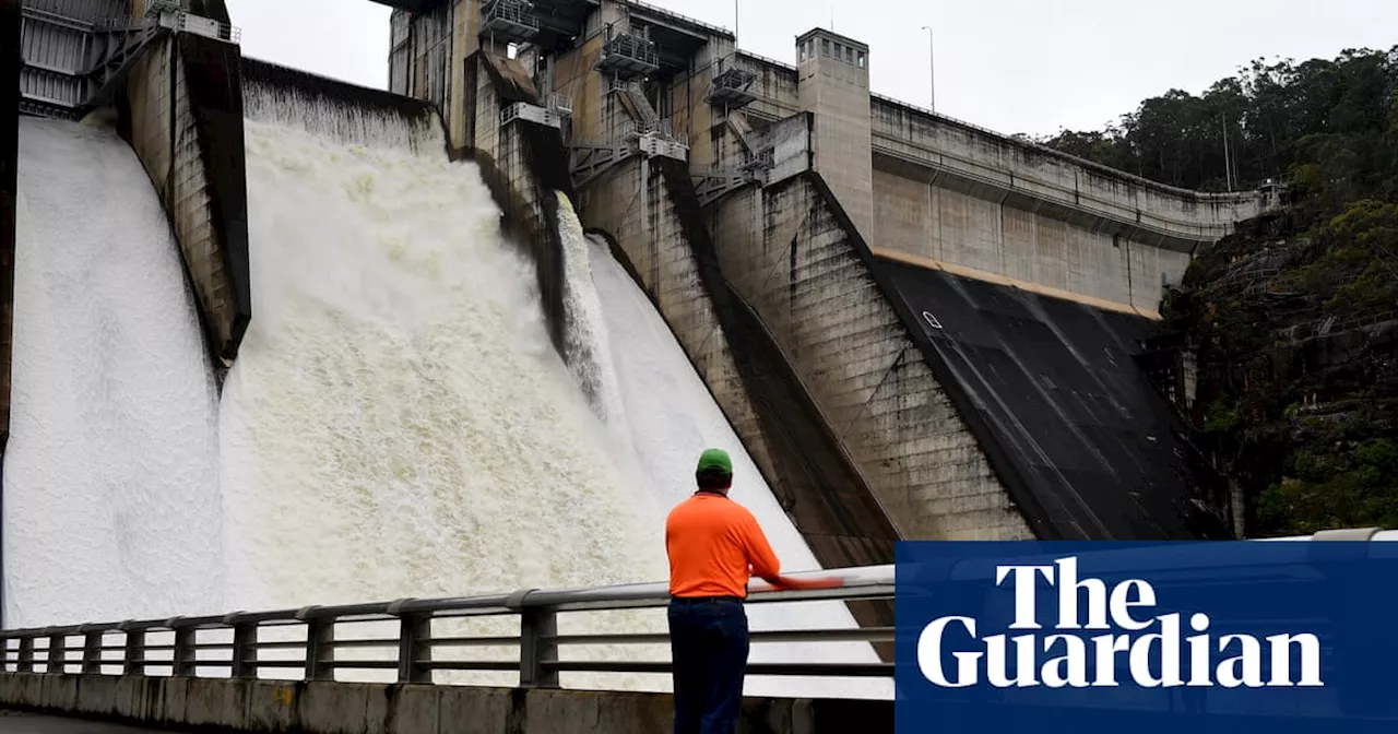 Flood fears as wet and stormy weekend forecast for NSW, with Sydney dam likely to spill