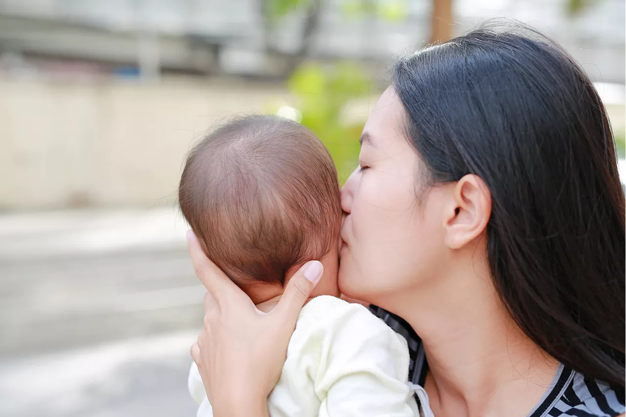 5 in 10 Singapore working mums want extended maternity leave