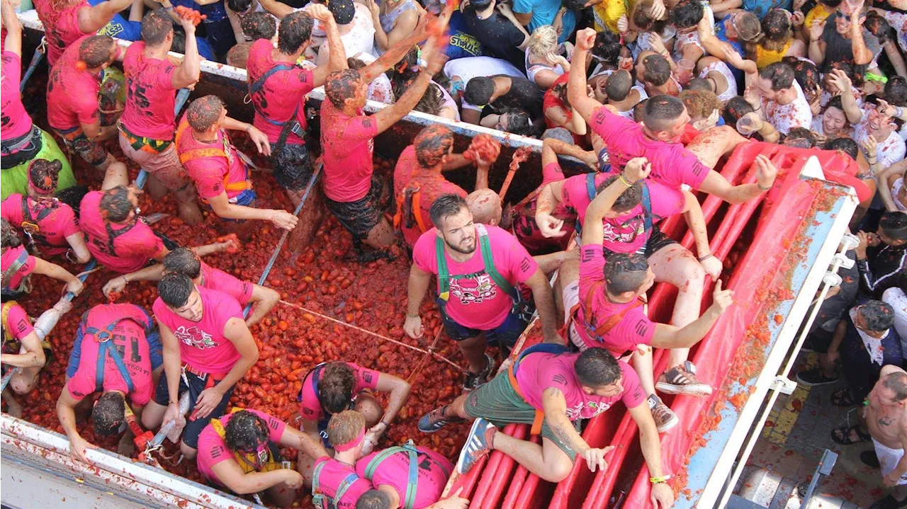 La Tomatina sacará 30 entradas VIP por 500 euros para subir a los camiones