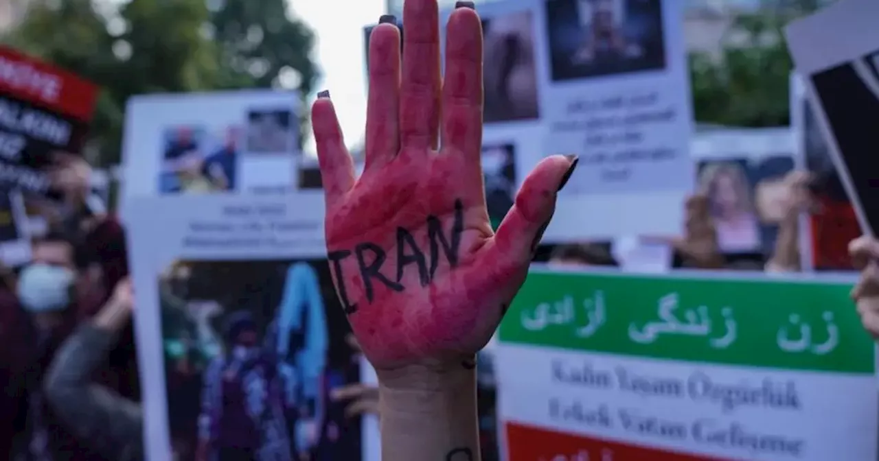در واکنش به رئیسی، مردم مشکل بزرگ ایرانیان را «وجود جمهوری اسلامی» دانستند