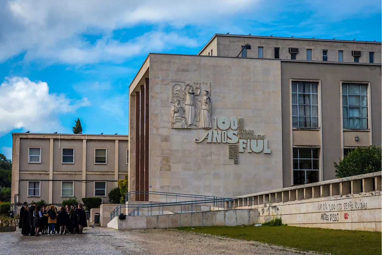 Jovens que acampam na Faculdade de Psicologia denunciam oito detenções