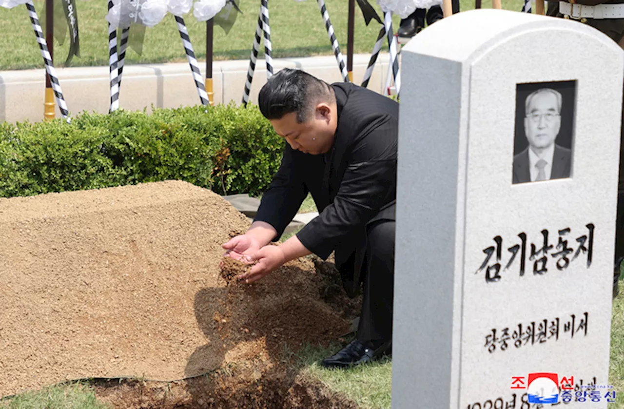 ‘김일성 일가 우상화’ 김기남 영결식…김정은, 장지까지 동행