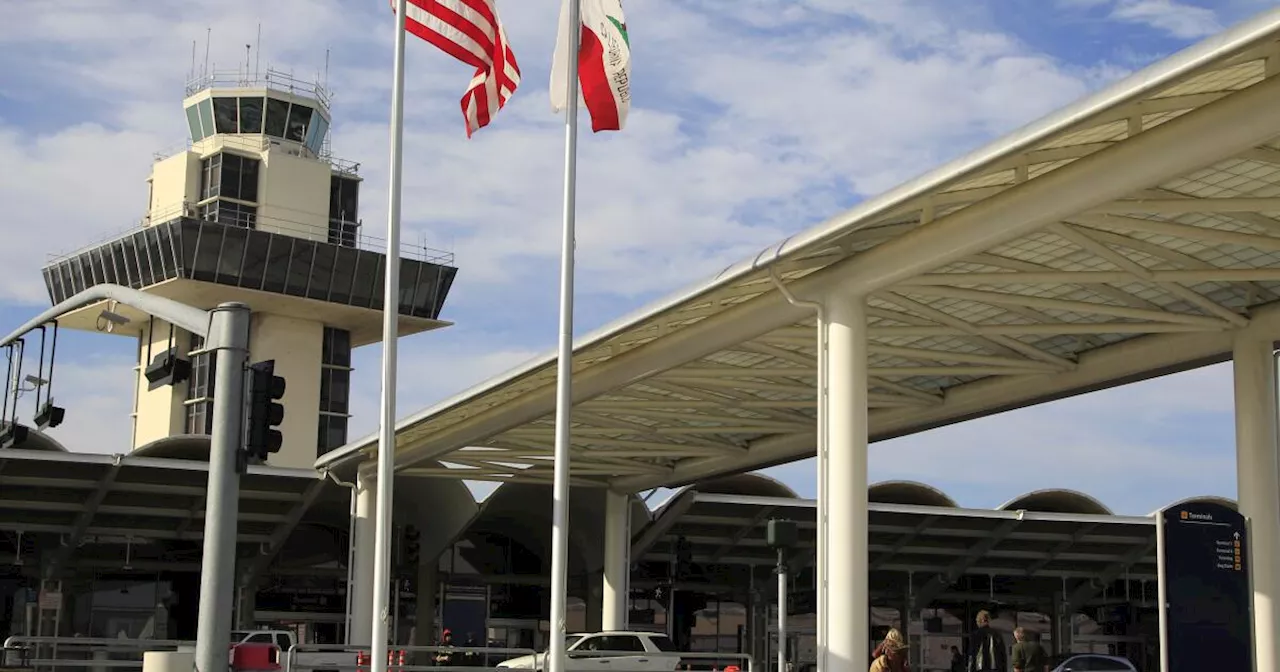 Despite legal threat, Oakland votes to add 'San Francisco Bay' to airport's name