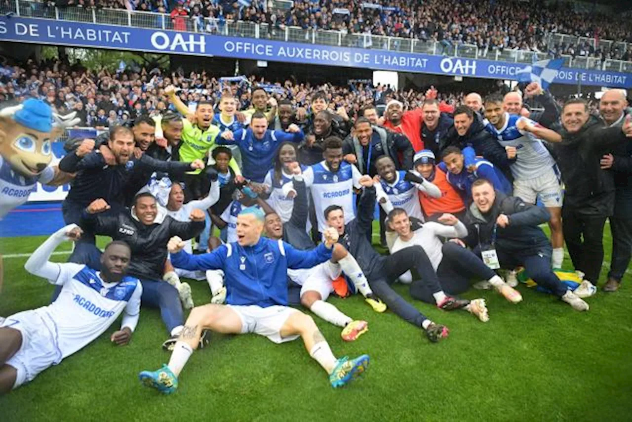 Auxerre champion et promu, Angers double Saint-Etienne avant la dernière journée de Ligue 2