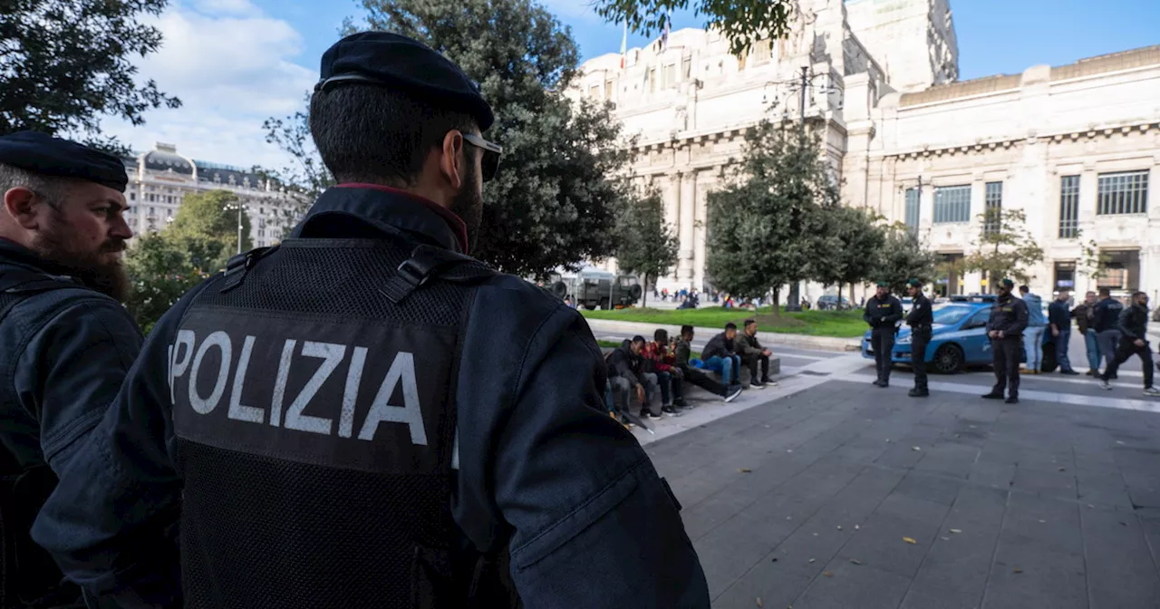 Milano, &#034;fionda rudimentale e lastra di marmo&#034;: perché il poliziotto ha sparato