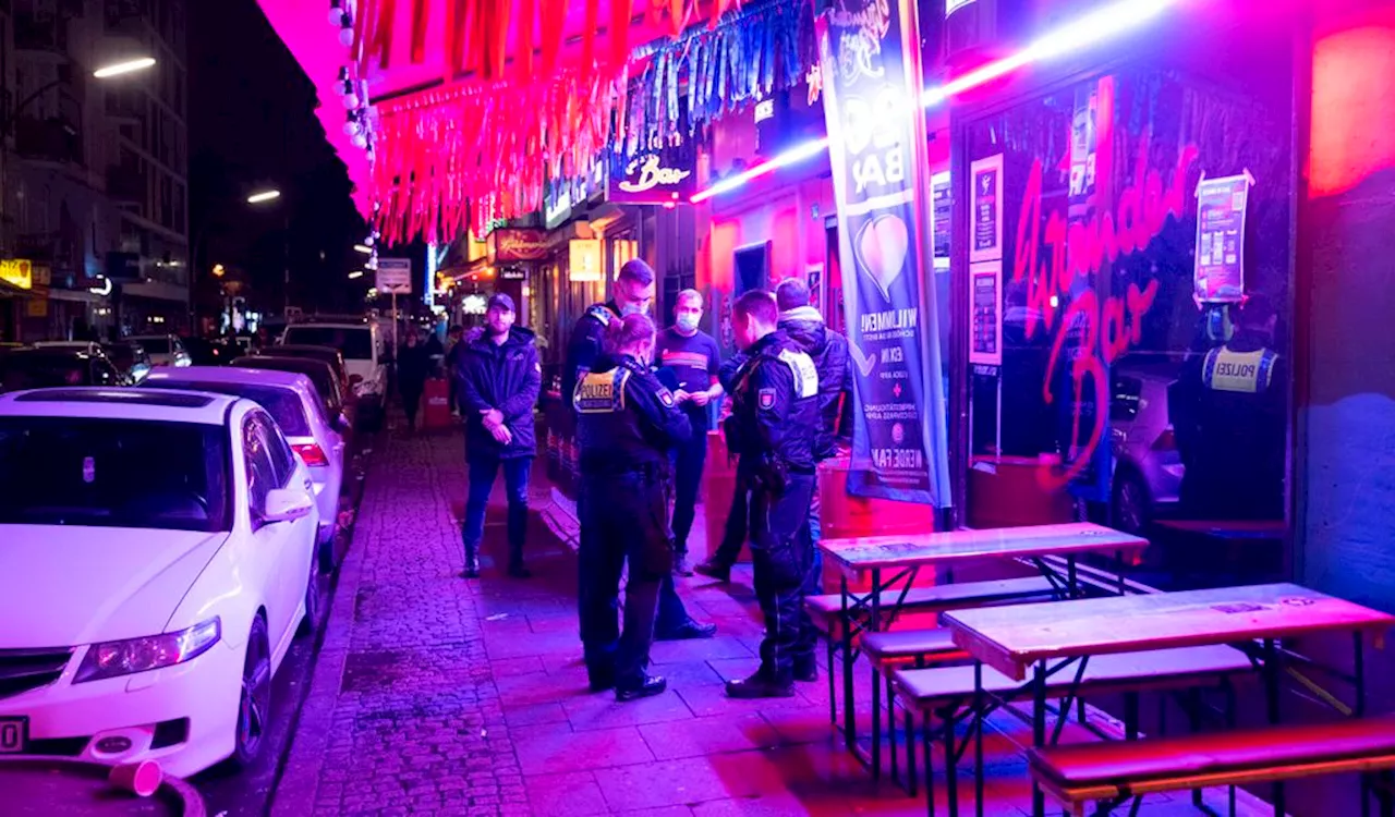 Homophobe Attacke vor Bar auf St. Pauli: Polizei sucht nach Zeugen