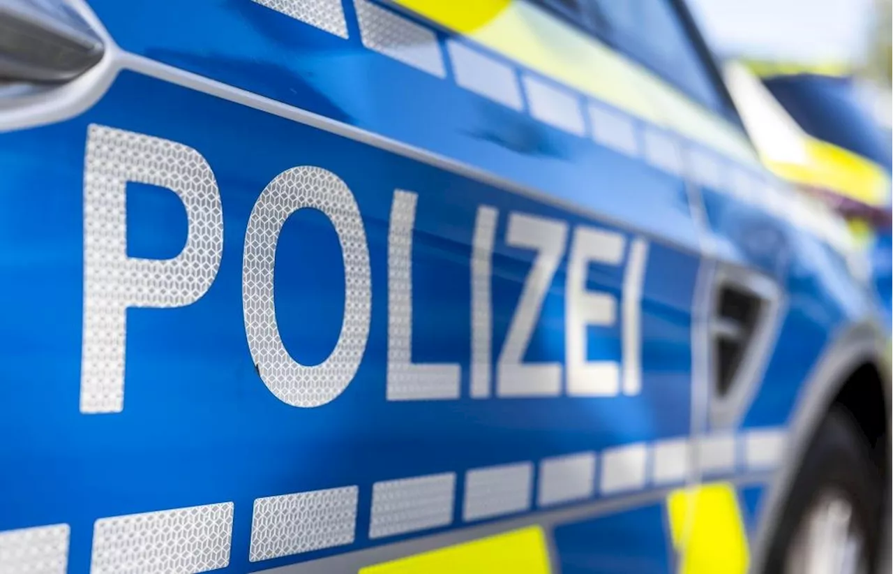 Passanten rufen Polizei: Mann betrunken und nackt auf dem Regensburger Neupfarrplatz