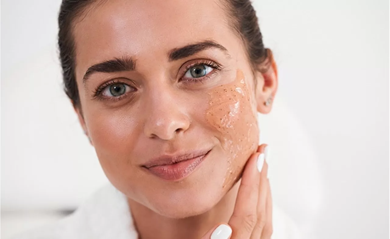 Skin Care Tips: गर्मी से फेस हो गया डल और ड्राई, टैमटो स्क्रब से करें डीप क्लीनिंग, चमक उठेगा चेहरा