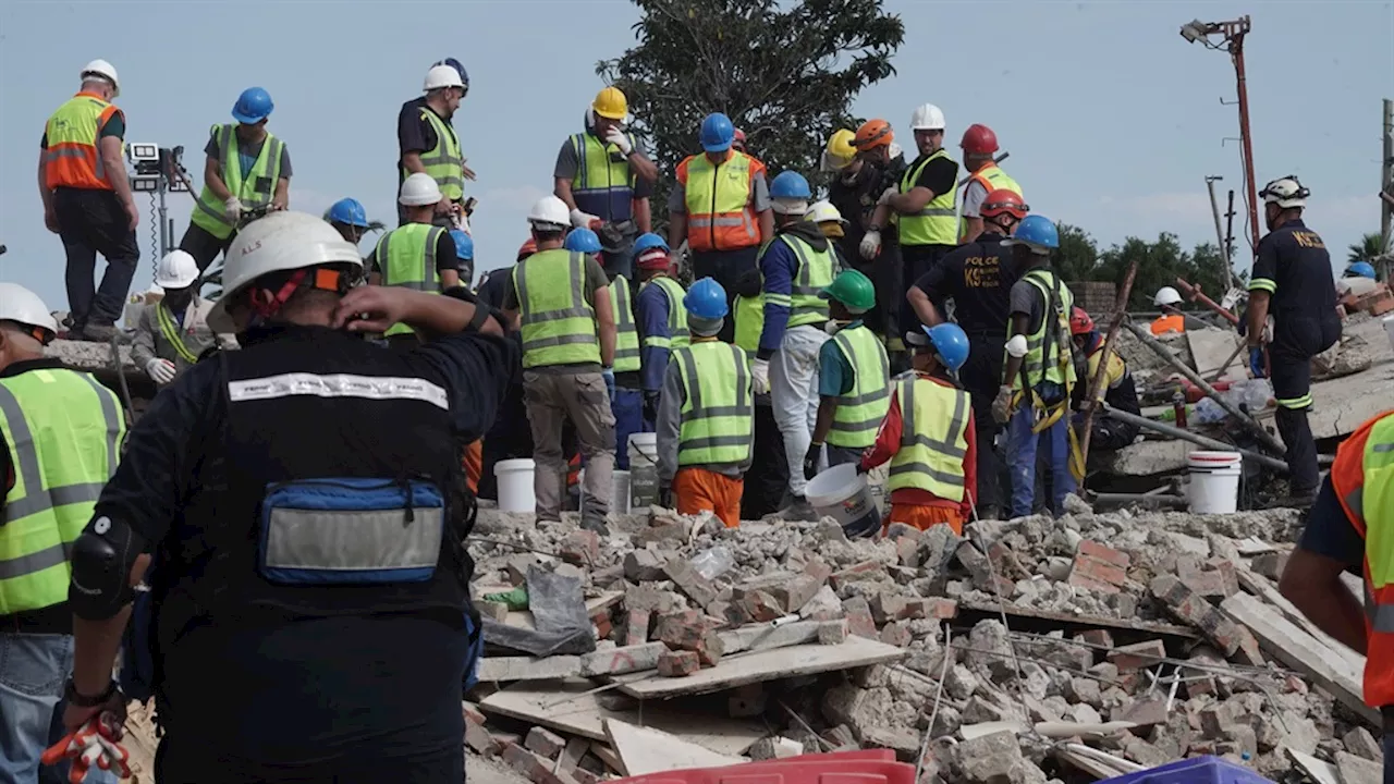 George building collapse: Hope is fading, but rescuers refuse to give up