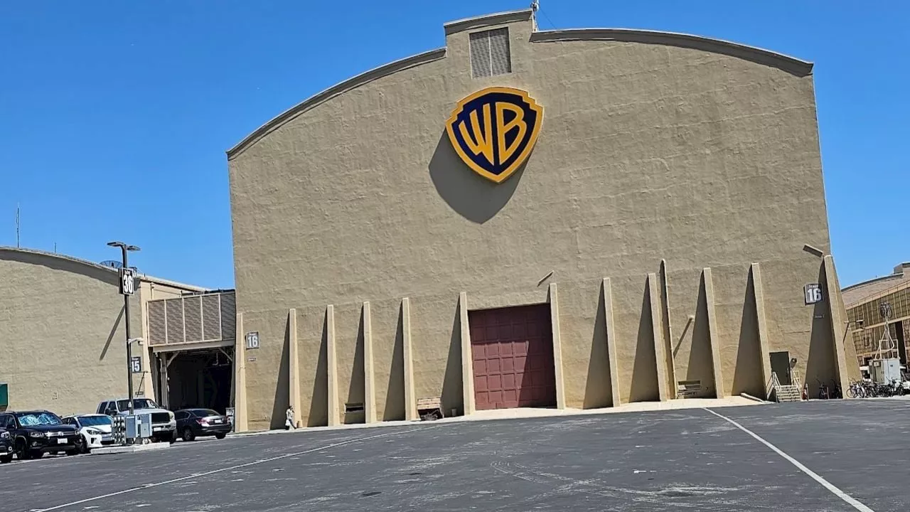 Warner Bros podría ajustar plantilla tras perder 966 millones de dólares en el primer trimestre