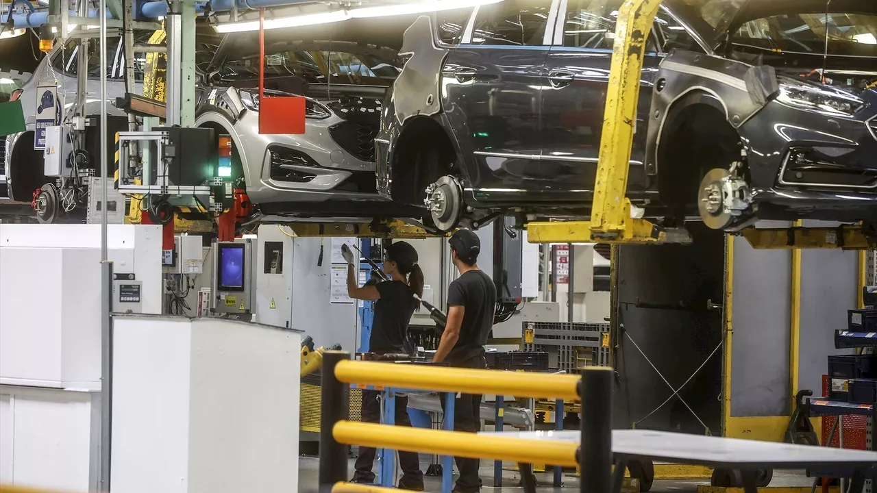 Ford Almussafes asegura su continuidad y fabricará 300.000 unidades al año de un nuevo coche que se lanzará en