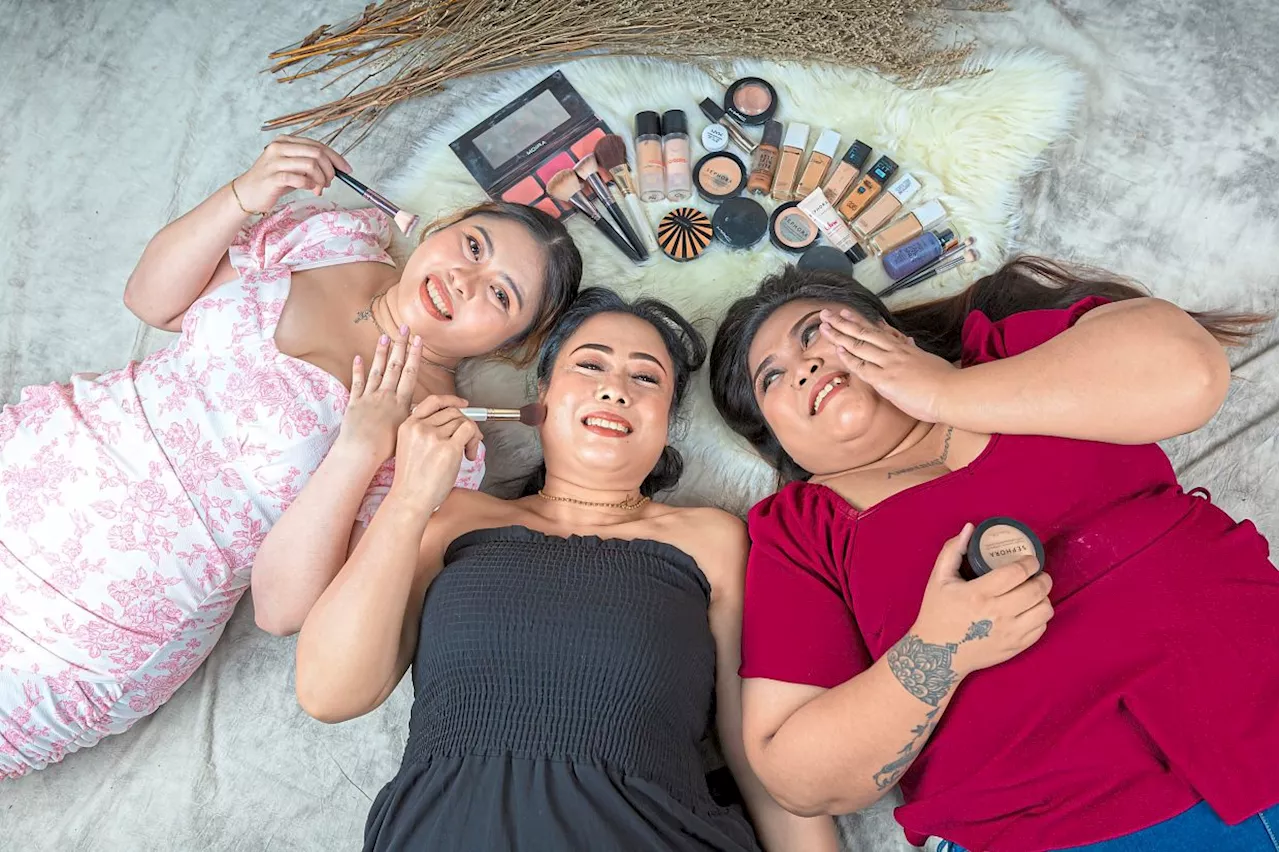 Sarawakian single mom runs a bridal shop with her two daughters