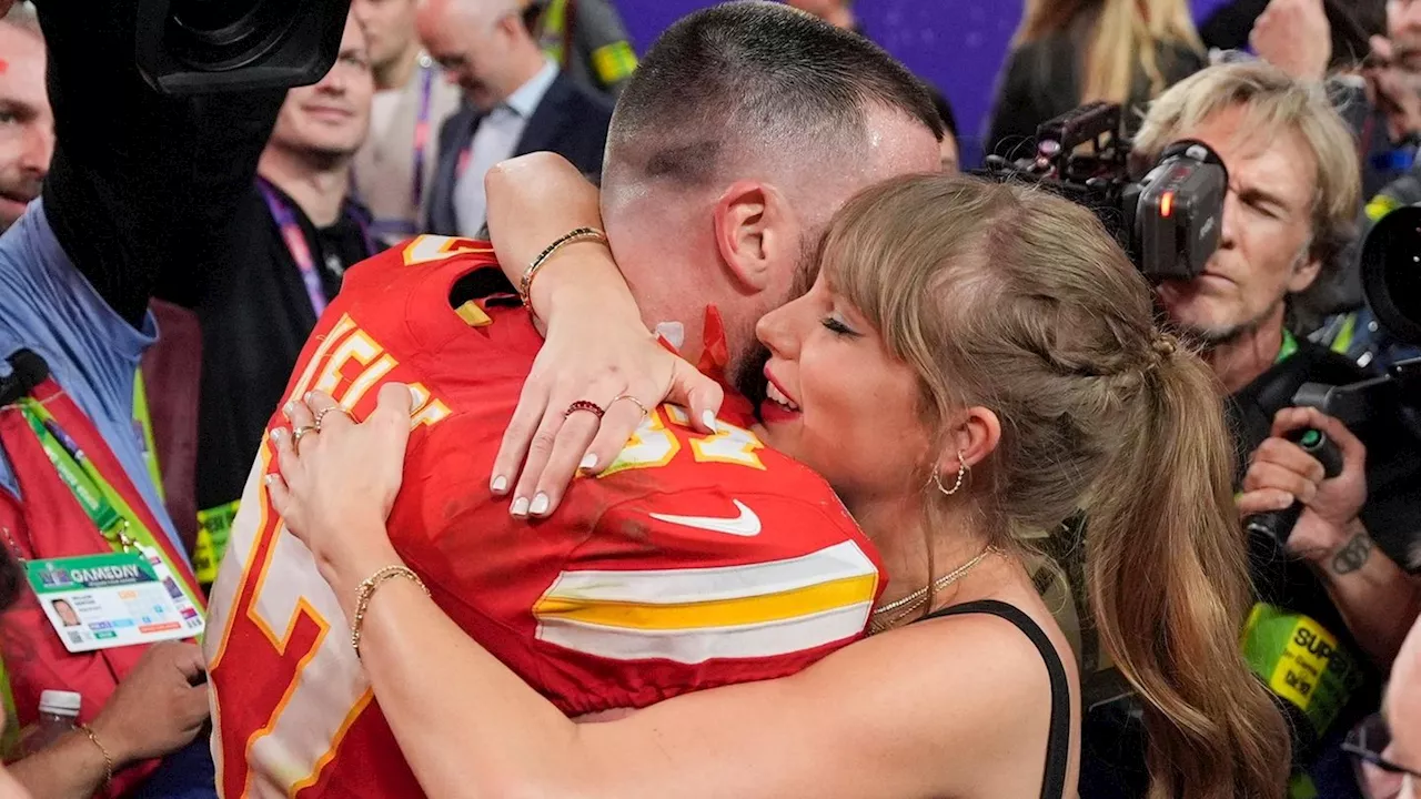 Taylor Swift kehrt auf die Bühne zurück – und würdigt Travis Kelce