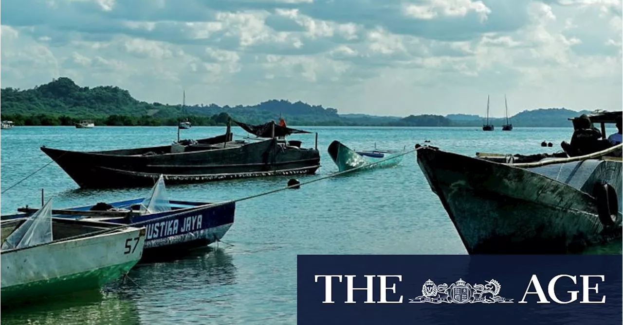 People-smuggling boat carrying Chinese caught by Indonesia police