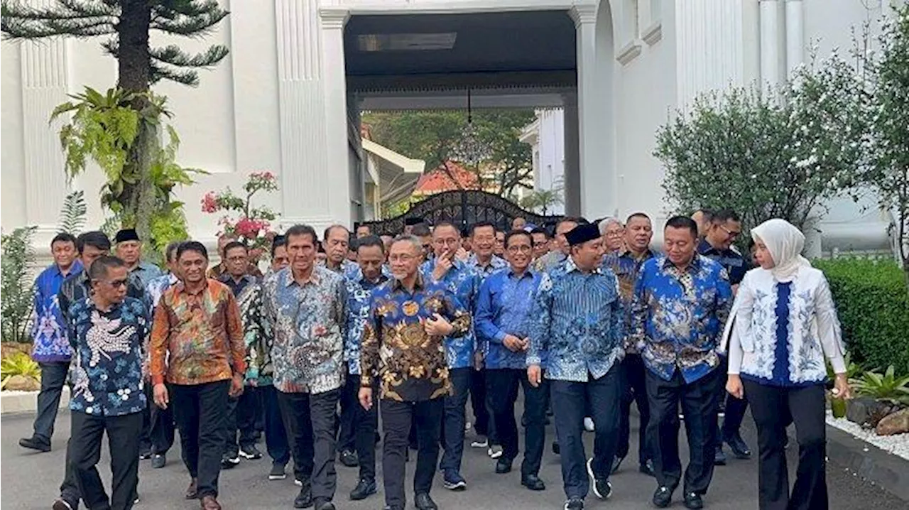 Elite PAN Bertemu Jokowi di Istana Sekira Satu Jam, Sempat Hening Lalu Cair Setelah Diajak Foto