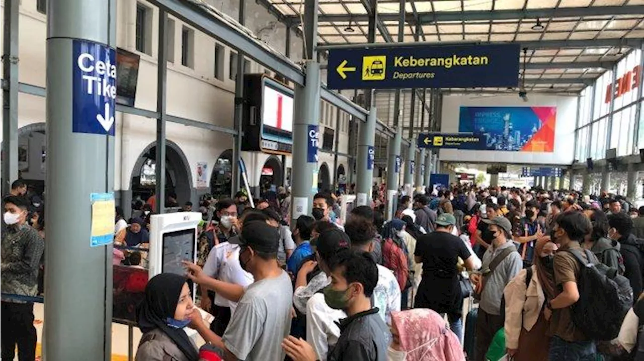 Libur Panjang, Penumpang KA dari Stasiun Gambir dan Pasar Senen Tembus 125 Ribu Orang