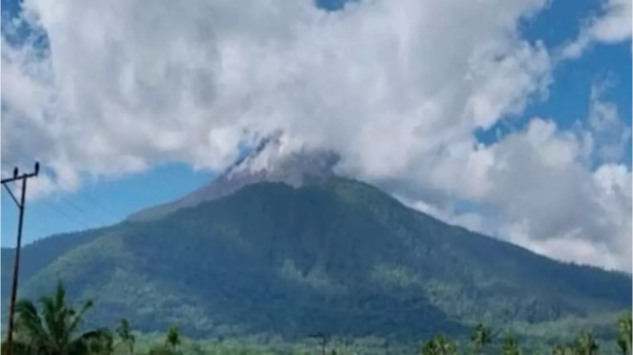 Gunung Lewotobi Erupsi Dua Kali pada Jumat Dini Hari, Warga Dilarang Beraktivitas di Radius 2 Km