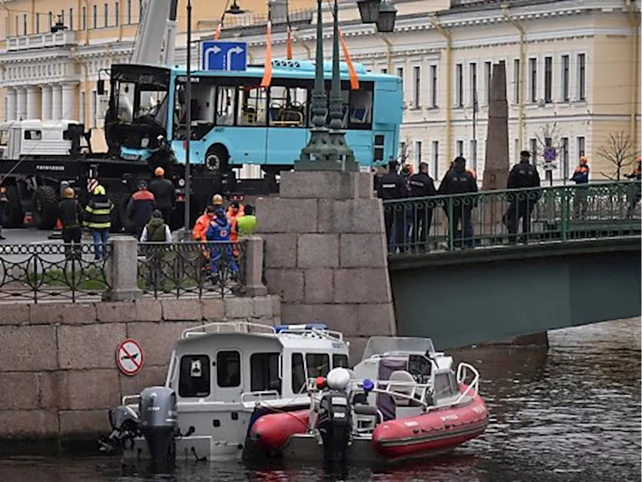 Mindestens sieben Tote bei Busunglück in St. Petersburg