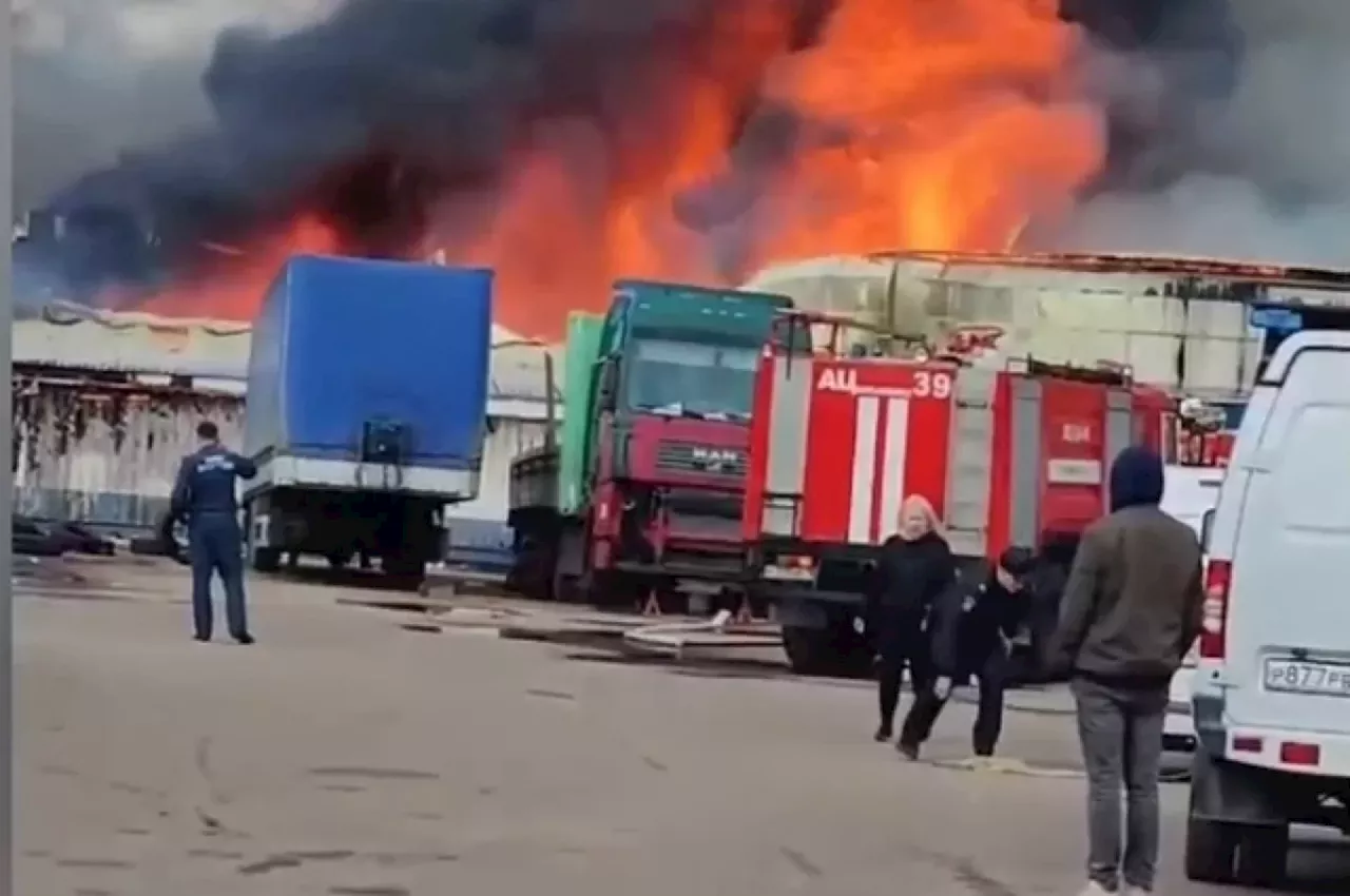 Из дома страшно выйти. Соцсети про пожар на складе в Наро-Фоминске