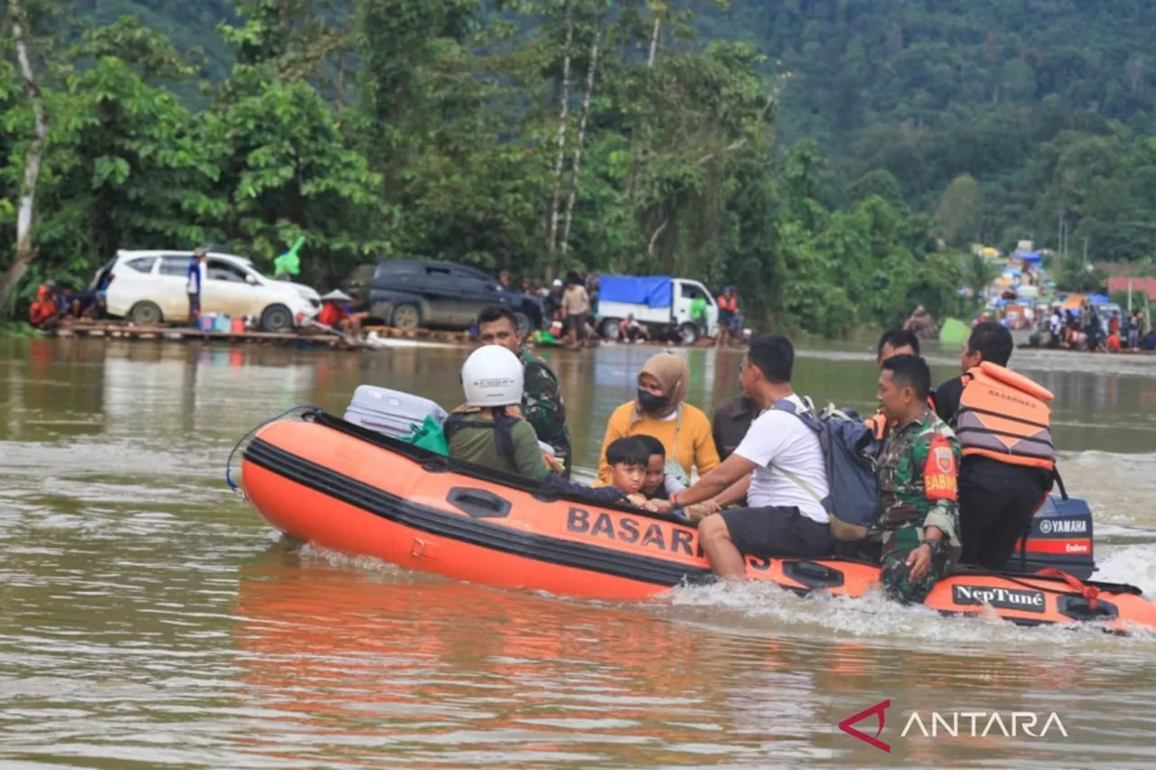 Basarnas Konawe Utara evakuasi ratusan korban banjir bandang