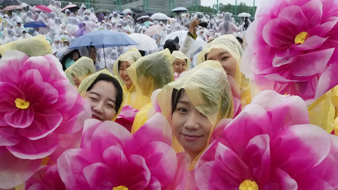 AP PHOTOS: Lotus Lantern Festival draws thousands in Seoul to celebrate upcoming Buddha's birthday